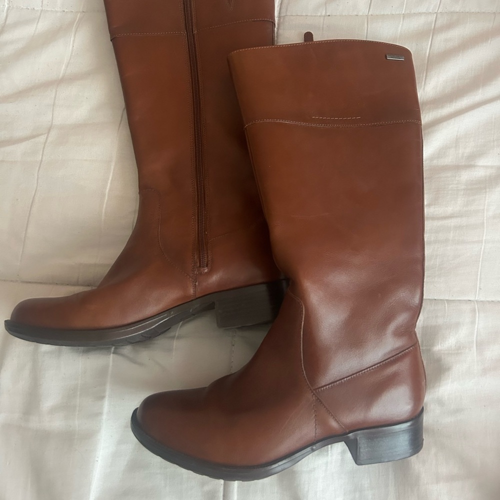 Rockport Brown Heeled Boots Smooth Leather Timeless Design